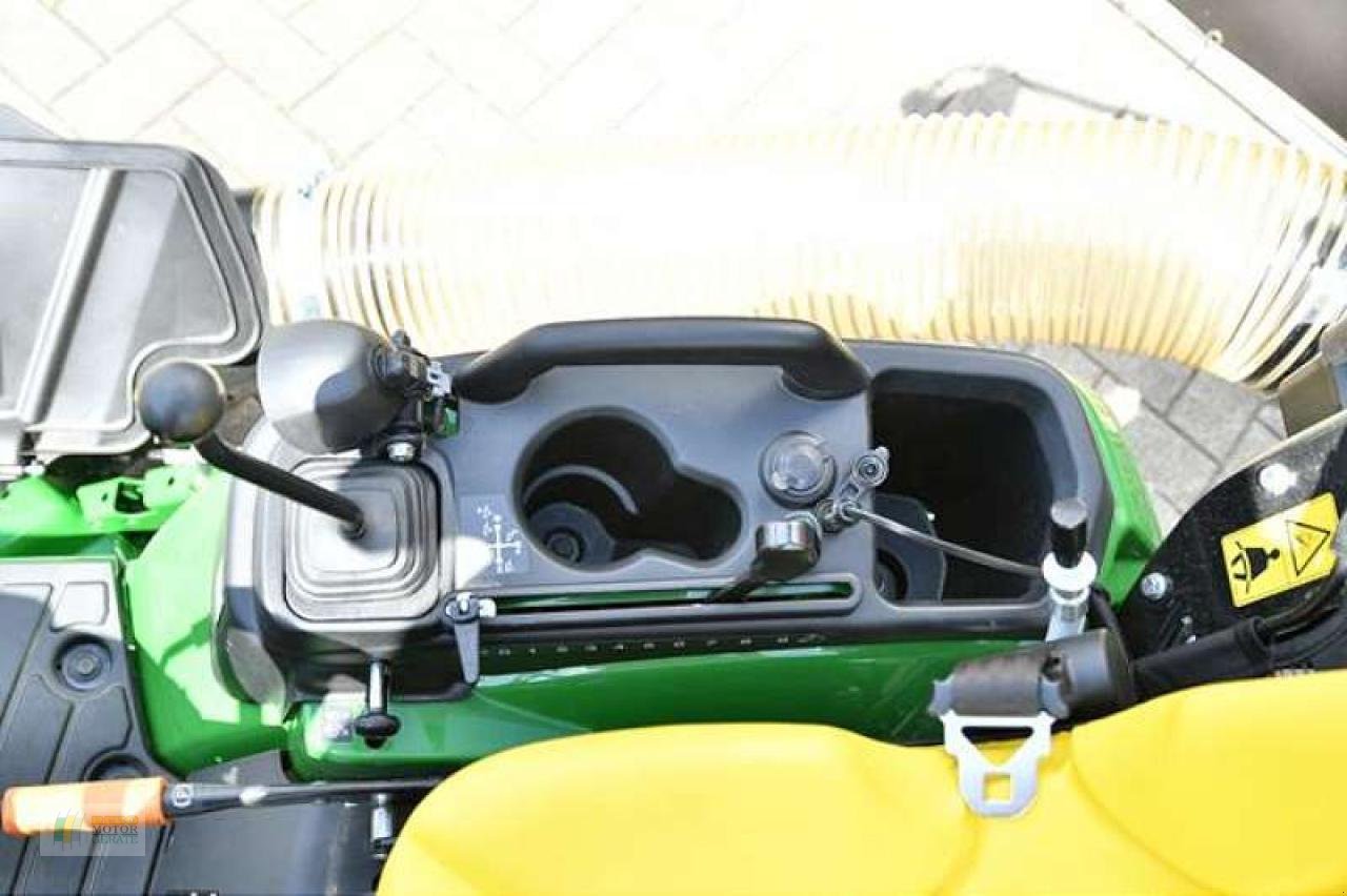 Kommunaltraktor van het type John Deere 1026R TRAKTOR, Neumaschine in Winsen (Foto 7)