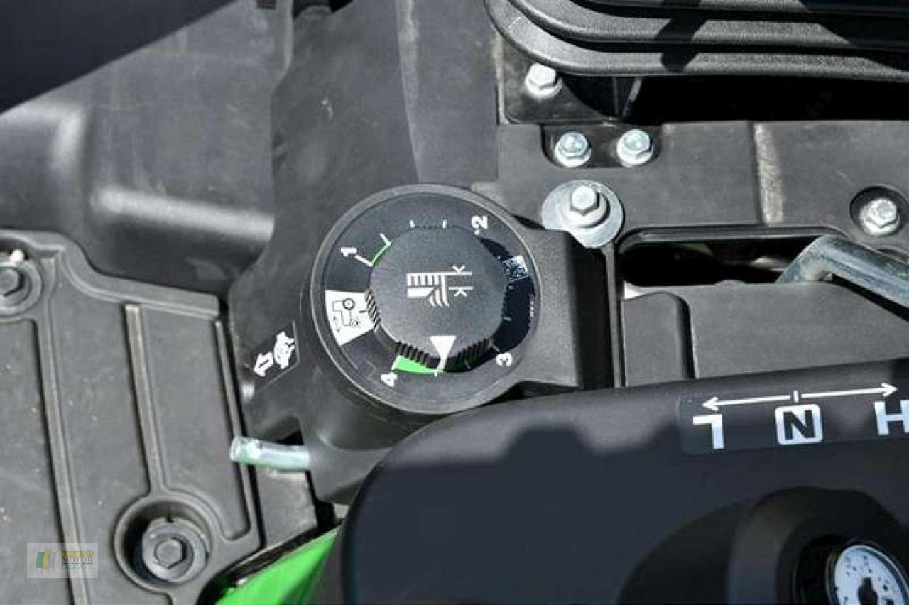 Kommunaltraktor van het type John Deere 1026R TRAKTOR, Neumaschine in Winsen (Foto 8)