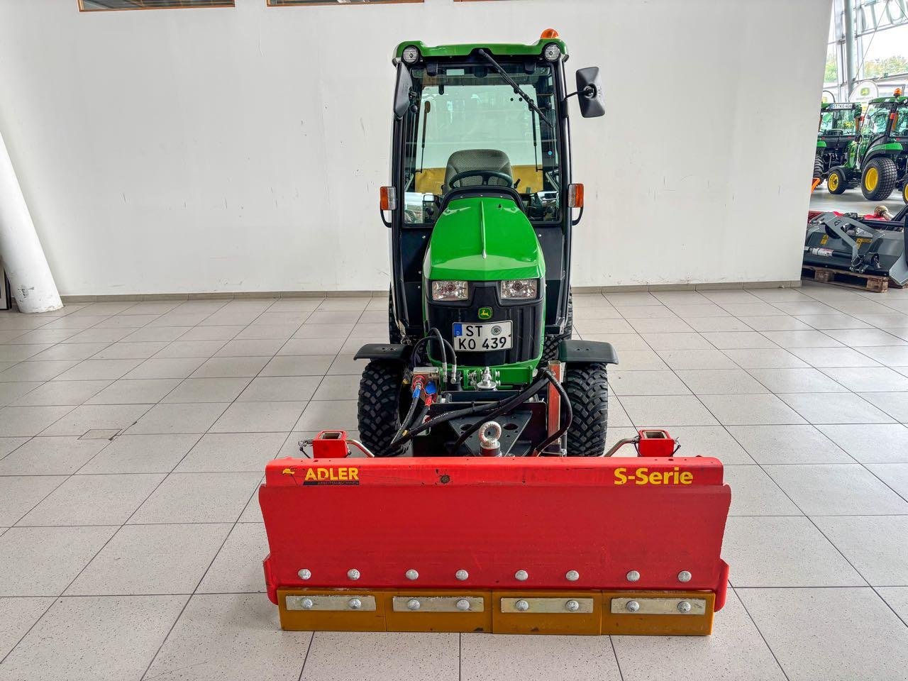 Kommunaltraktor del tipo John Deere 1026R Winterdienst, Mietmaschine In Beckum (Immagine 2)