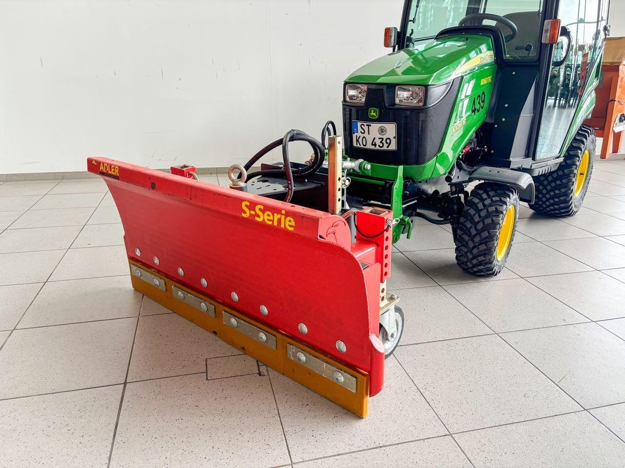 Kommunaltraktor del tipo John Deere 1026R Winterdienst, Mietmaschine In Beckum (Immagine 5)