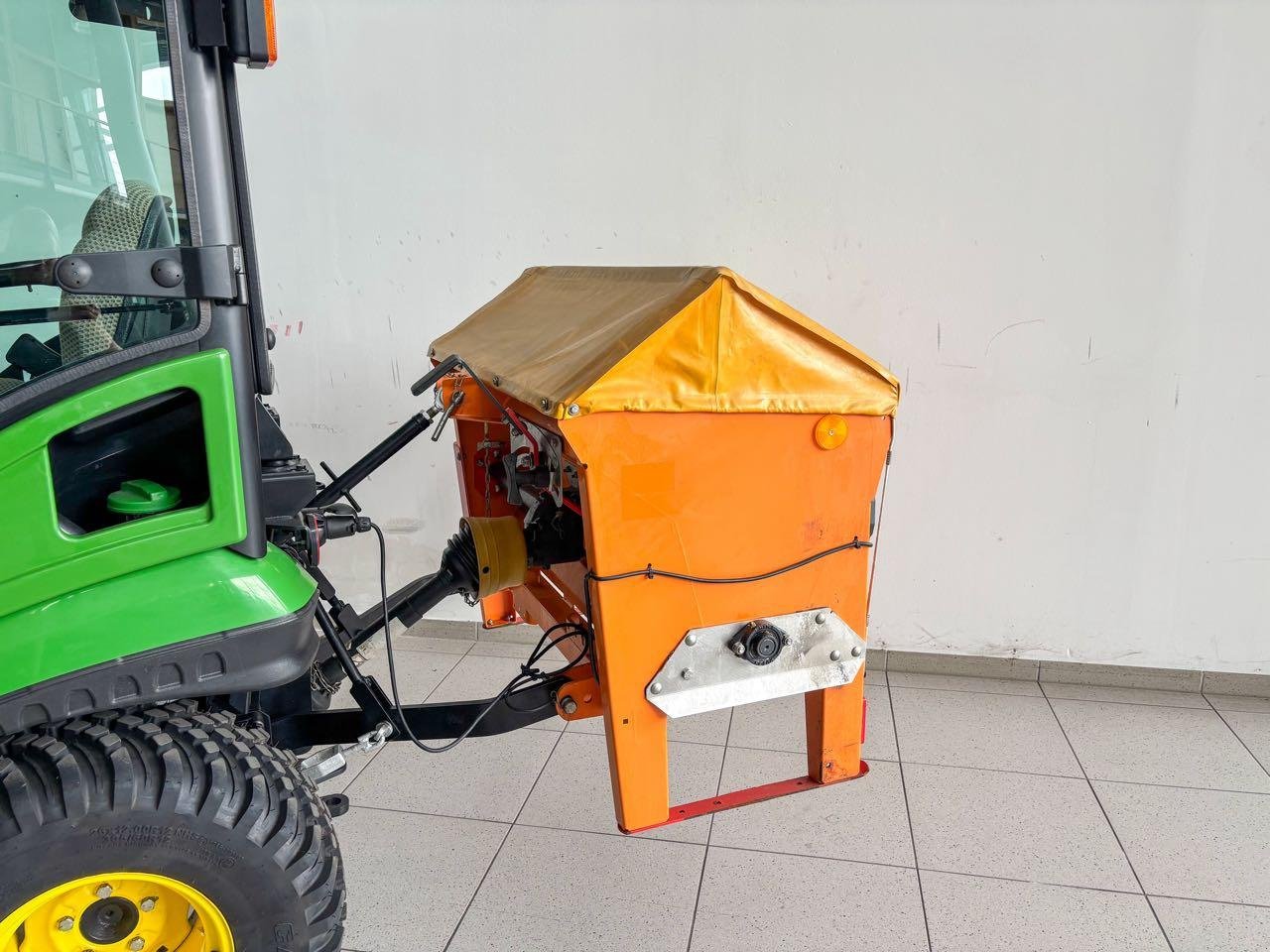 Kommunaltraktor del tipo John Deere 1026R Winterdienst, Mietmaschine In Beckum (Immagine 7)