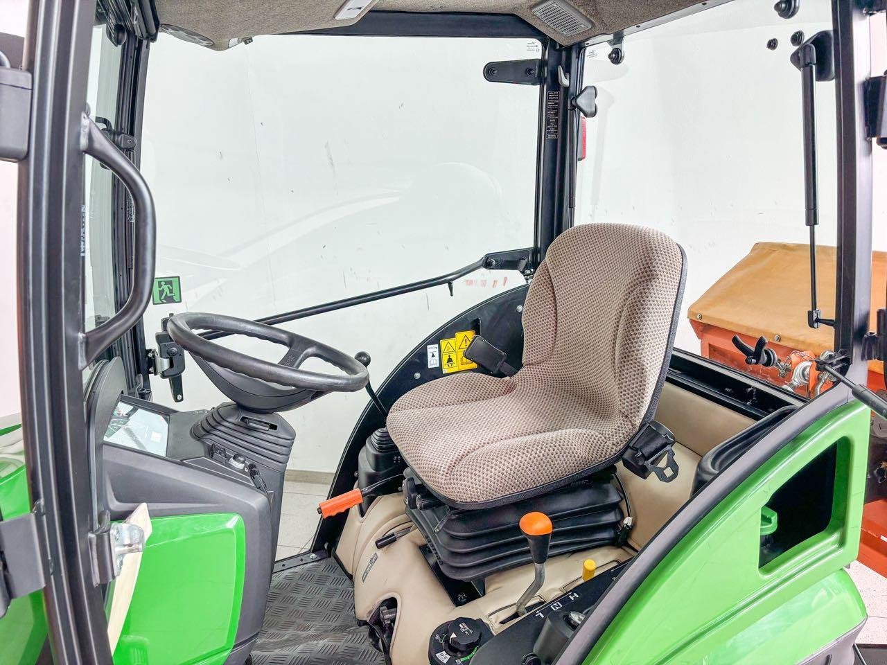 Kommunaltraktor del tipo John Deere 1026R Winterdienst, Mietmaschine In Beckum (Immagine 8)