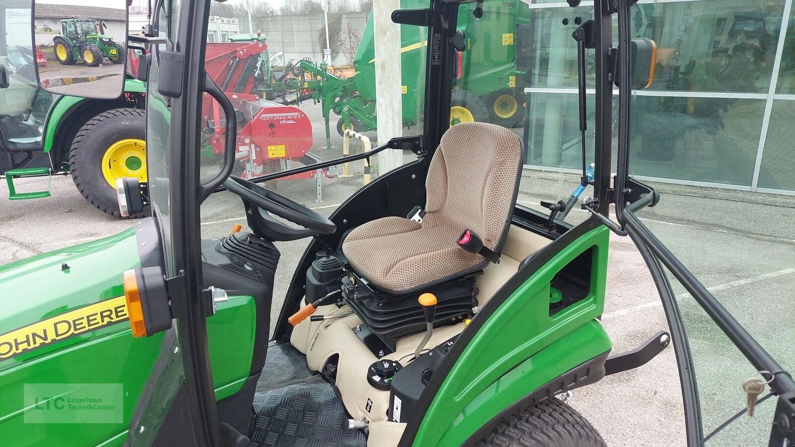 Kommunaltraktor des Typs John Deere 1026R, Neumaschine in Herzogenburg (Bild 4)