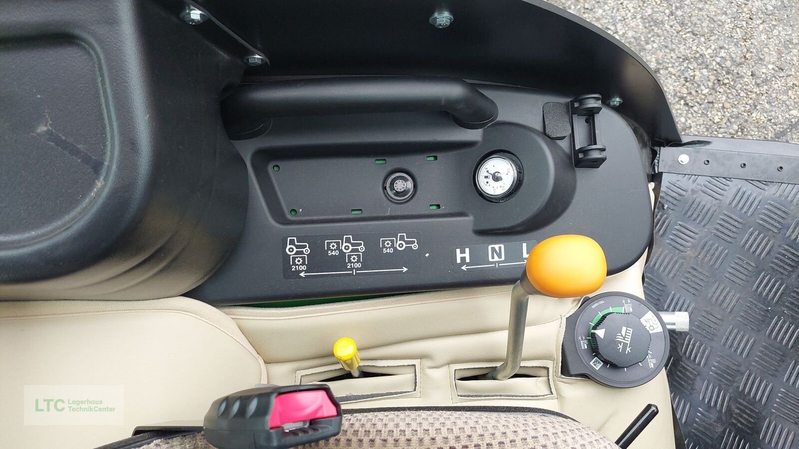 Kommunaltraktor des Typs John Deere 1026R, Neumaschine in Herzogenburg (Bild 20)