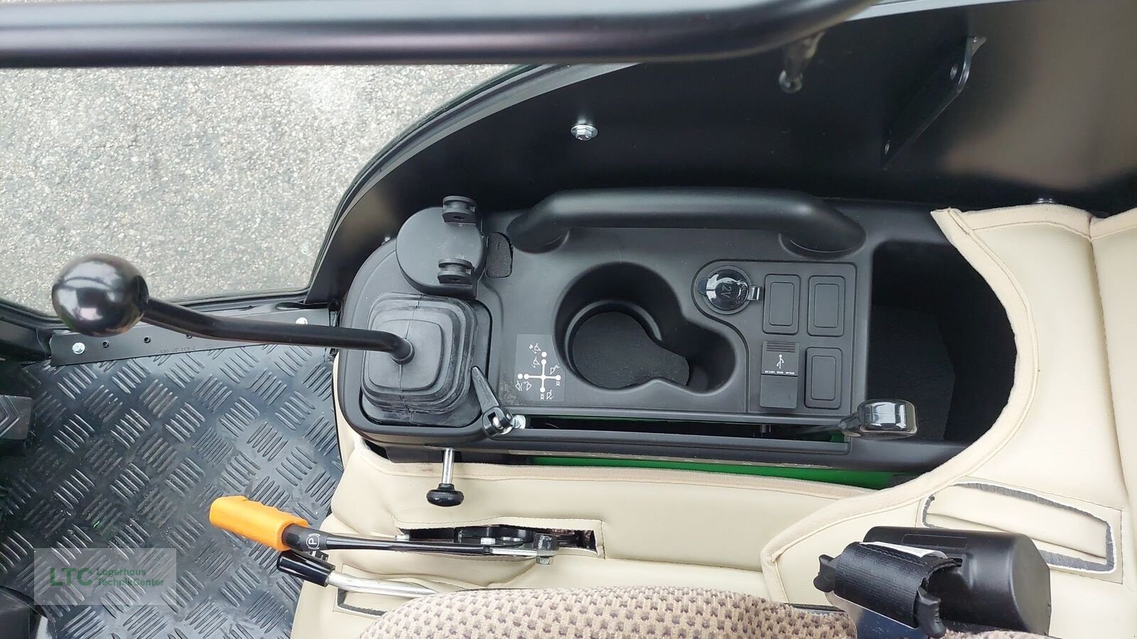 Kommunaltraktor des Typs John Deere 1026R, Neumaschine in Herzogenburg (Bild 11)