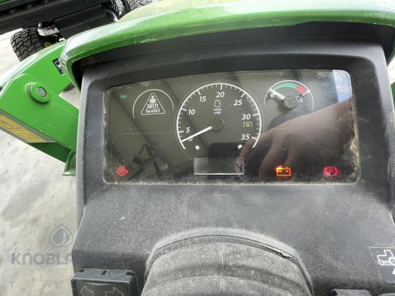 Kommunaltraktor typu John Deere 1026R, Neumaschine v Ringsheim (Obrázek 4)