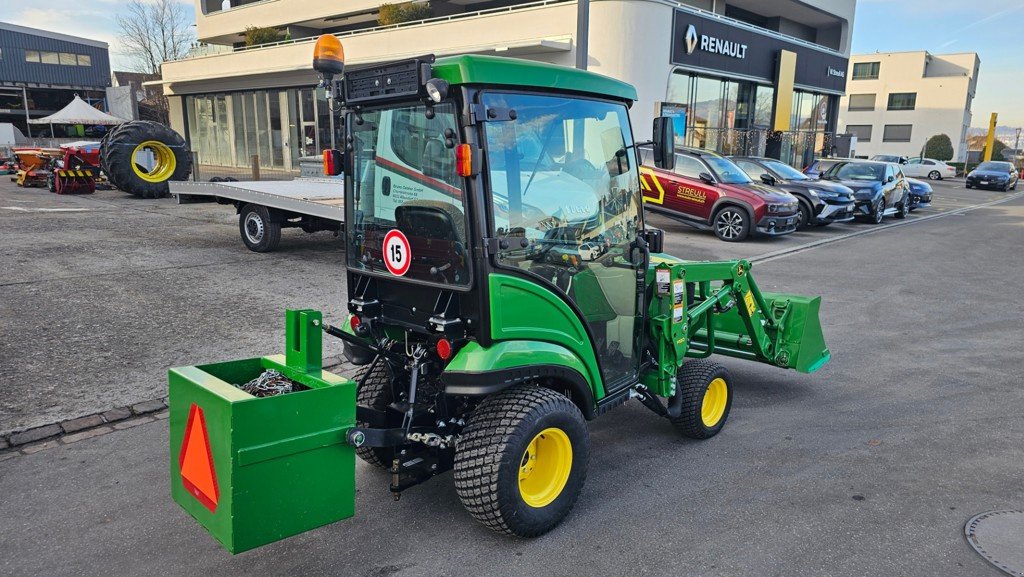 Kommunaltraktor des Typs John Deere 1026R, Gebrauchtmaschine in Altendorf (Bild 2)