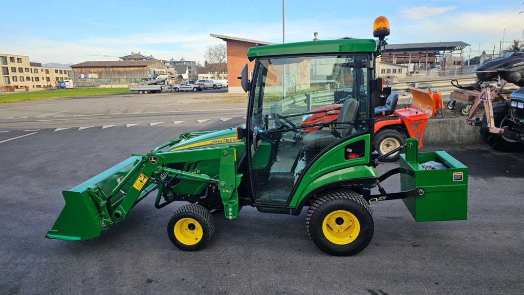 Kommunaltraktor des Typs John Deere 1026R, Gebrauchtmaschine in Altendorf (Bild 3)