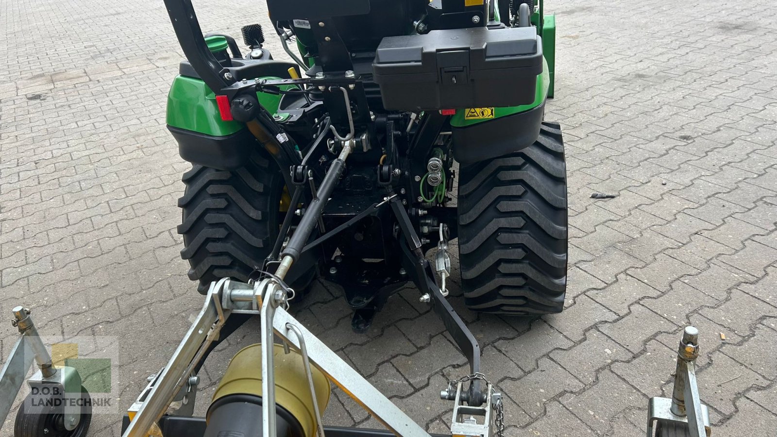 Kommunaltraktor des Typs John Deere 1026R, Gebrauchtmaschine in Regensburg (Bild 8)