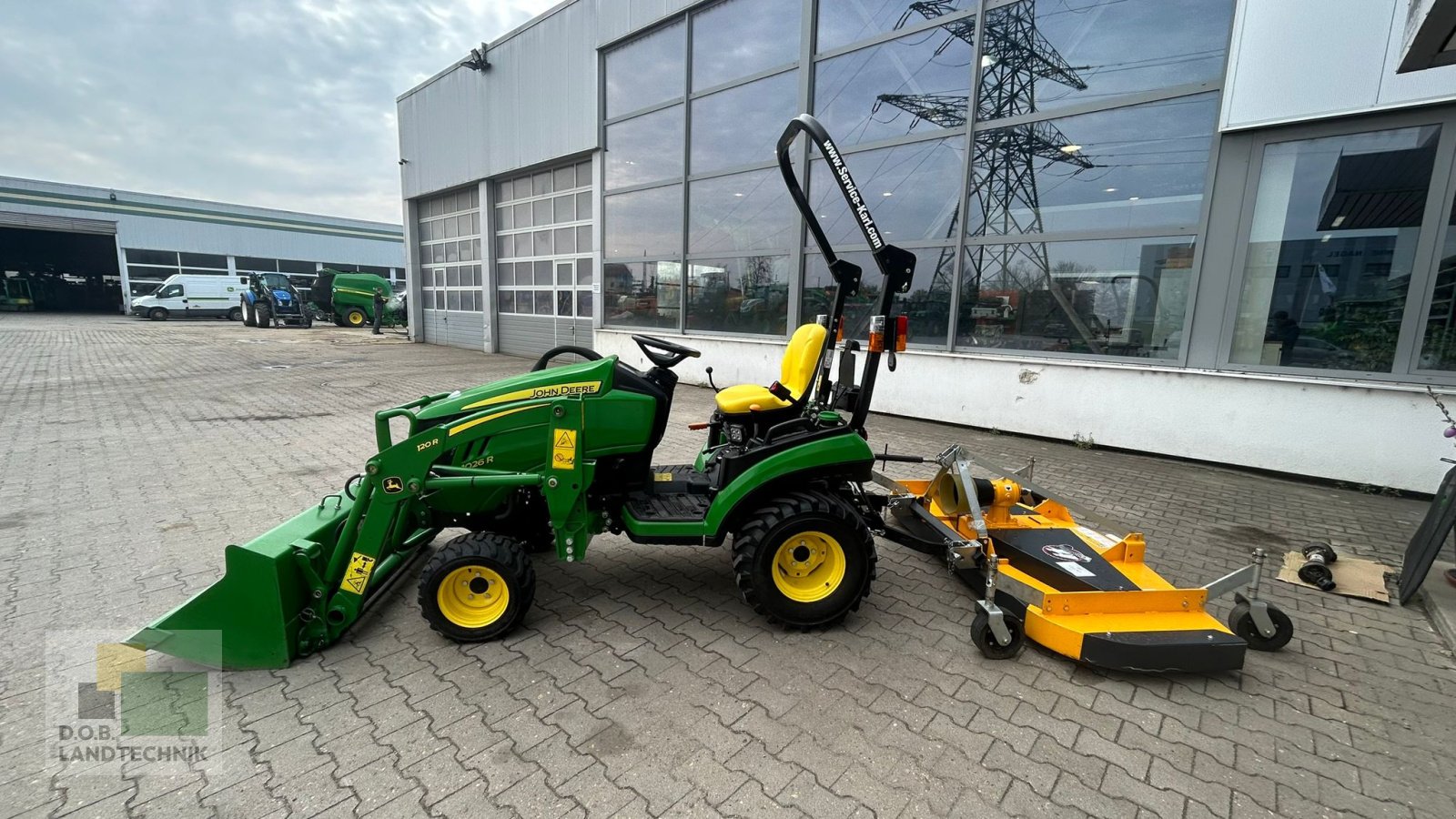 Kommunaltraktor des Typs John Deere 1026R, Gebrauchtmaschine in Regensburg (Bild 10)