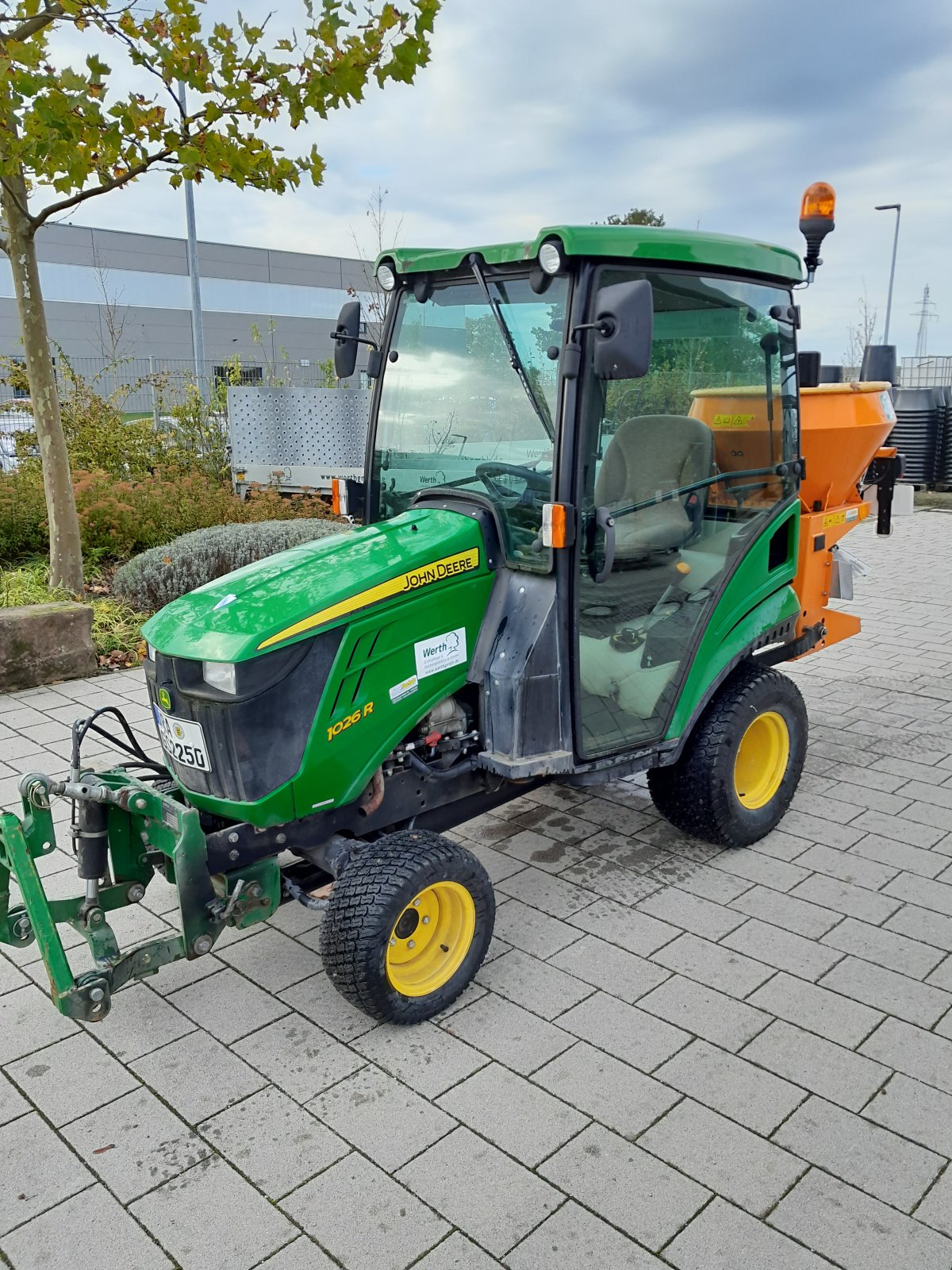 Kommunaltraktor tipa John Deere 1026R, Gebrauchtmaschine u Baden-Baden (Slika 1)