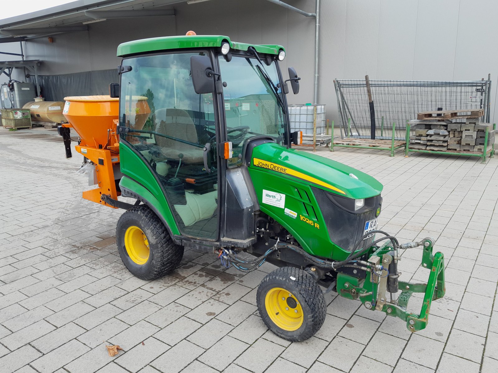 Kommunaltraktor des Typs John Deere 1026R, Gebrauchtmaschine in Baden-Baden (Bild 9)