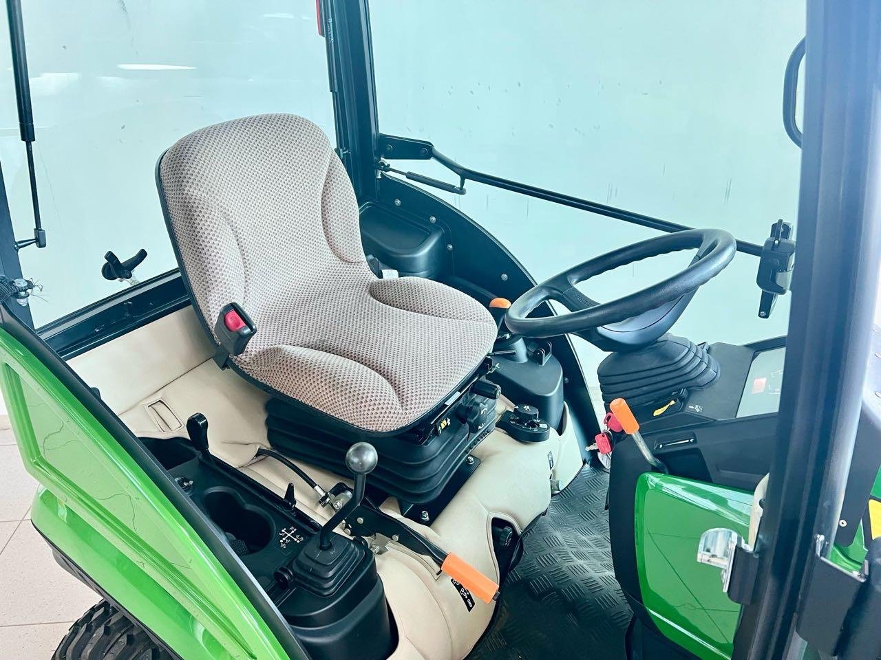 Kommunaltraktor des Typs John Deere 1026R, Mietmaschine in Beckum (Bild 5)