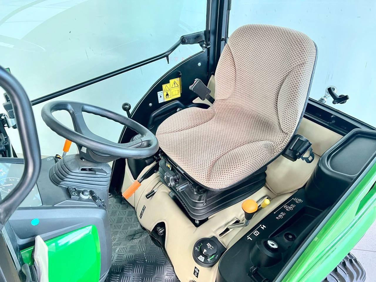 Kommunaltraktor typu John Deere 1026R, Mietmaschine v Beckum (Obrázek 2)