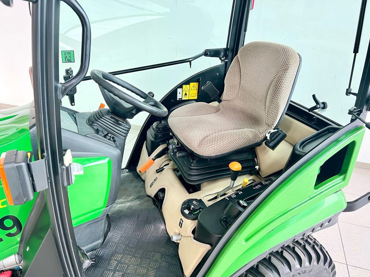 Kommunaltraktor typu John Deere 1026R, Mietmaschine v Beckum (Obrázek 2)