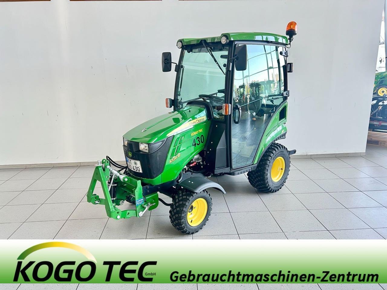 Kommunaltraktor typu John Deere 1026R, Mietmaschine v Beckum (Obrázek 1)