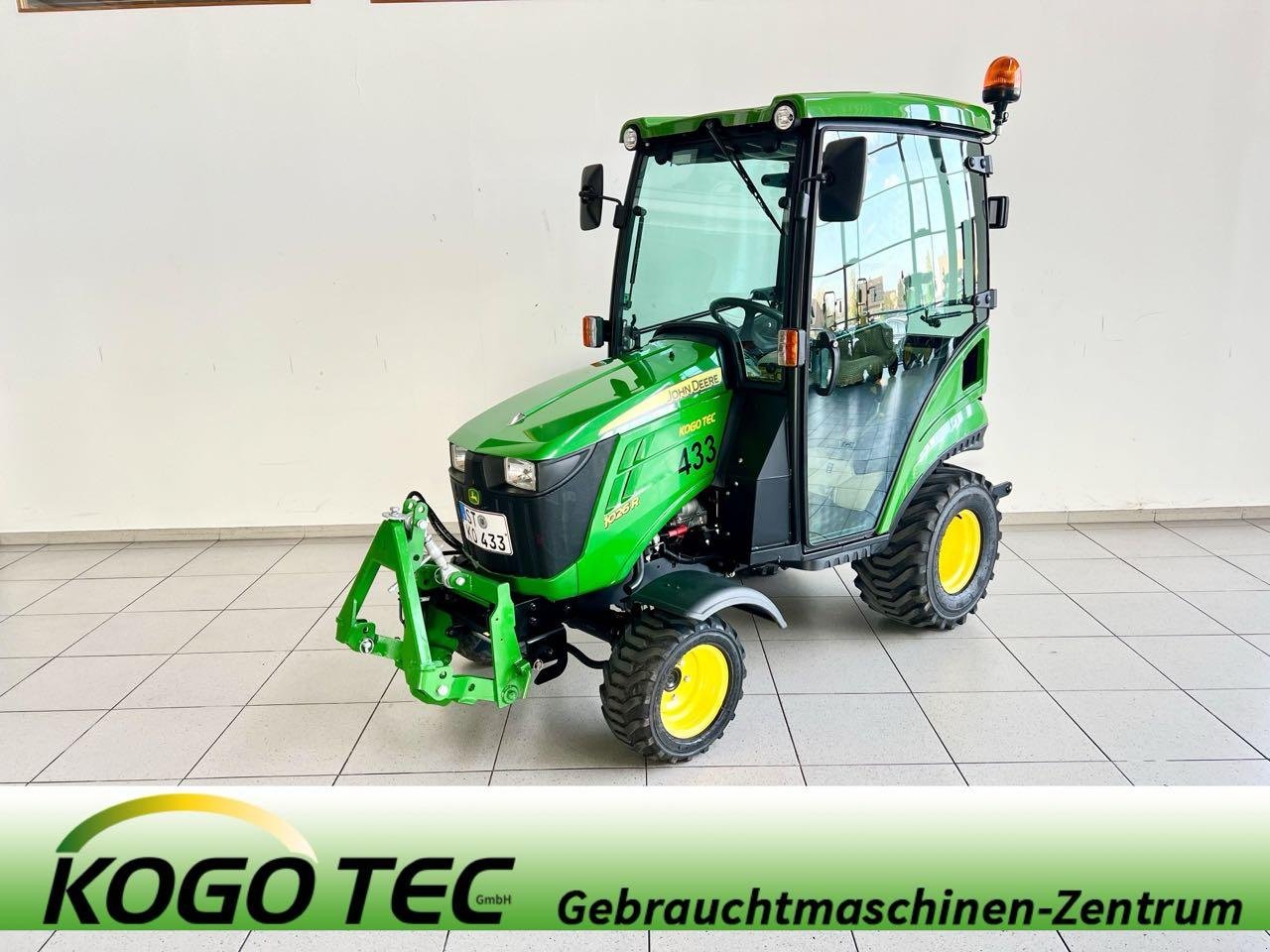 Kommunaltraktor des Typs John Deere 1026R, Mietmaschine in Beckum (Bild 1)