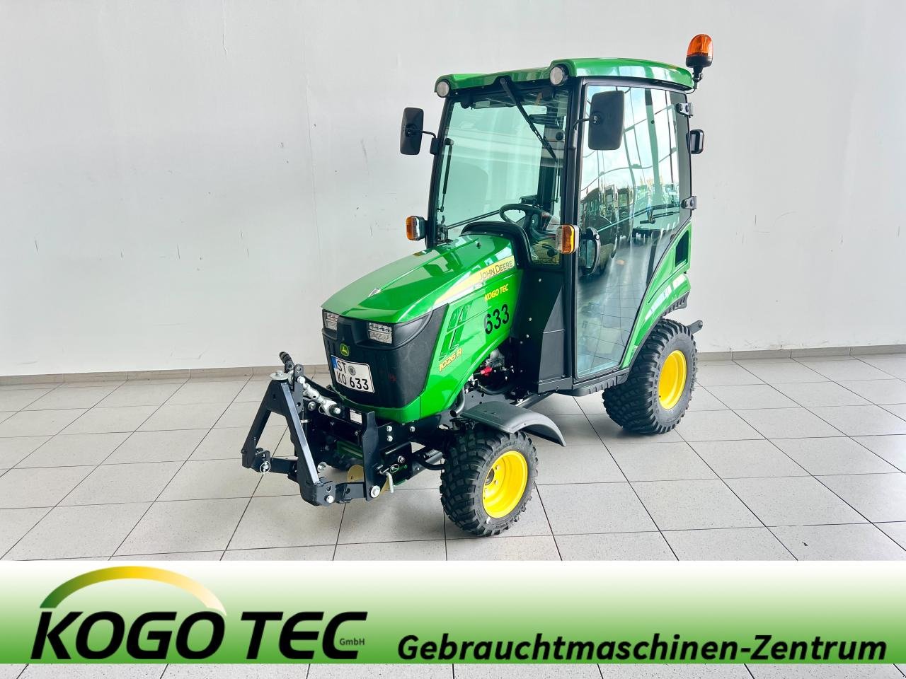 Kommunaltraktor des Typs John Deere 1026R, Mietmaschine in Beckum (Bild 1)