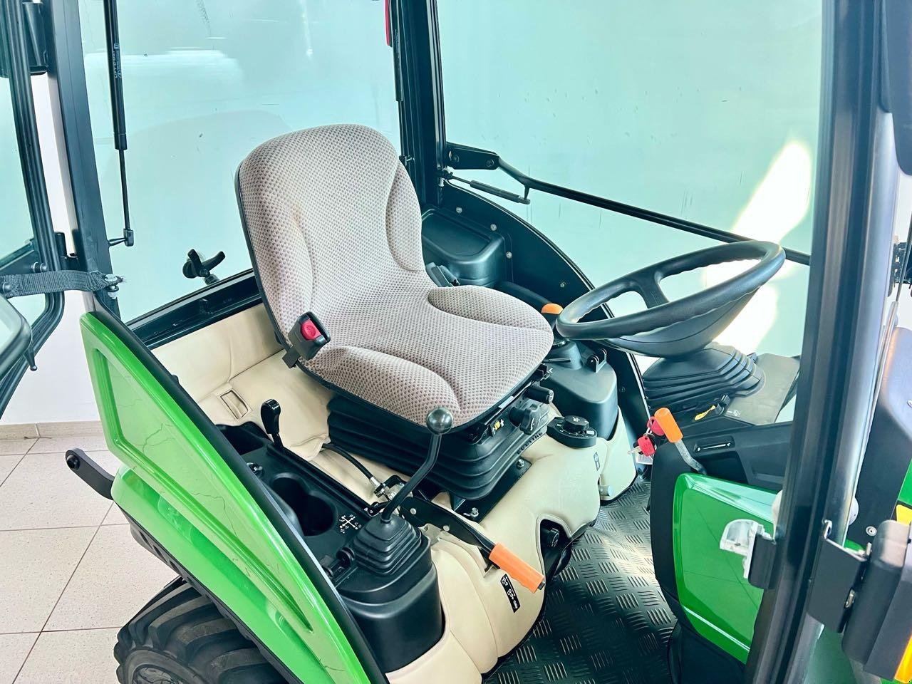 Kommunaltraktor typu John Deere 1026R, Mietmaschine v Beckum (Obrázek 5)