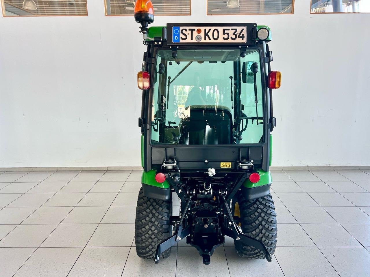 Kommunaltraktor des Typs John Deere 1026R, Mietmaschine in Beckum (Bild 7)