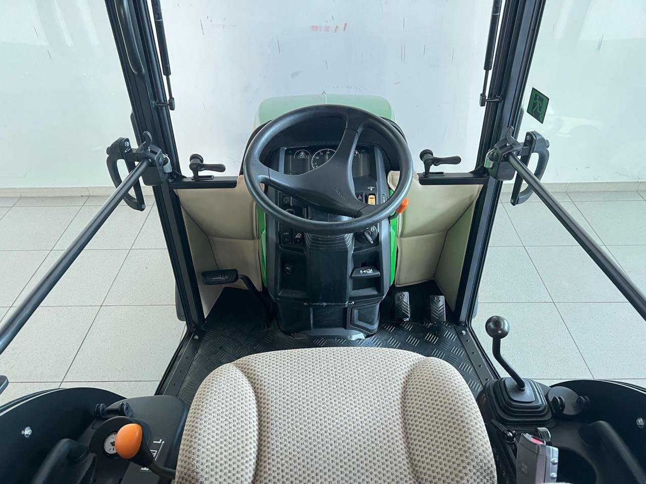 Kommunaltraktor des Typs John Deere 1026R, Mietmaschine in Beckum (Bild 8)