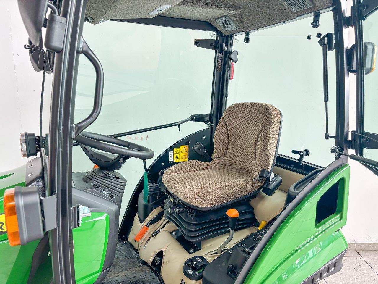 Kommunaltraktor des Typs John Deere 1026R, Gebrauchtmaschine in Beckum (Bild 5)