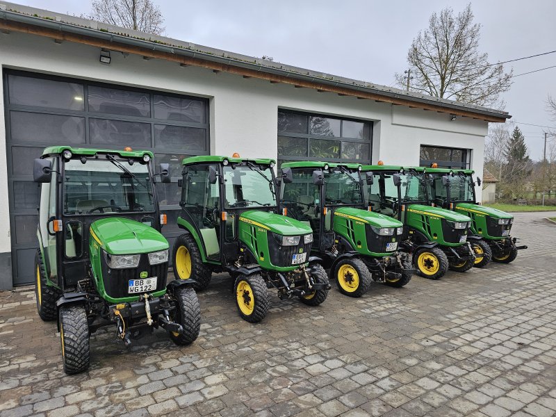 Kommunaltraktor des Typs John Deere 2026R 2036R 2038R, Gebrauchtmaschine in Herrenberg (Bild 1)