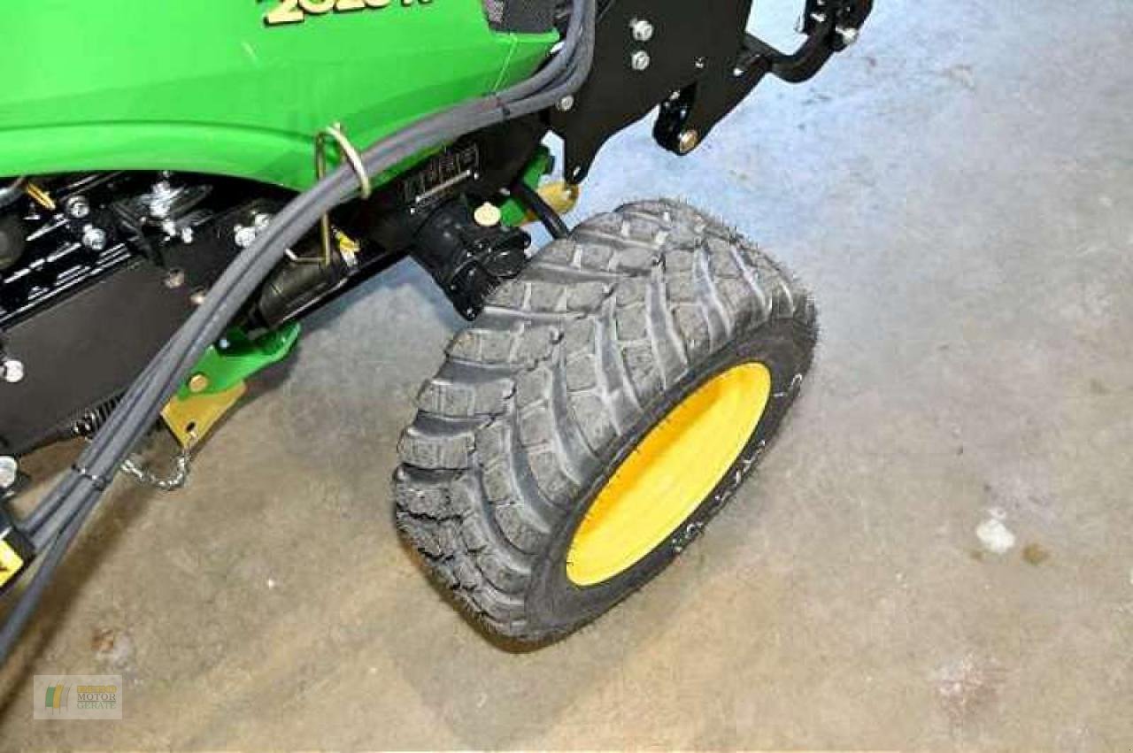 Kommunaltraktor du type John Deere 2026R TRAKTOR, Neumaschine en Cloppenburg (Photo 7)