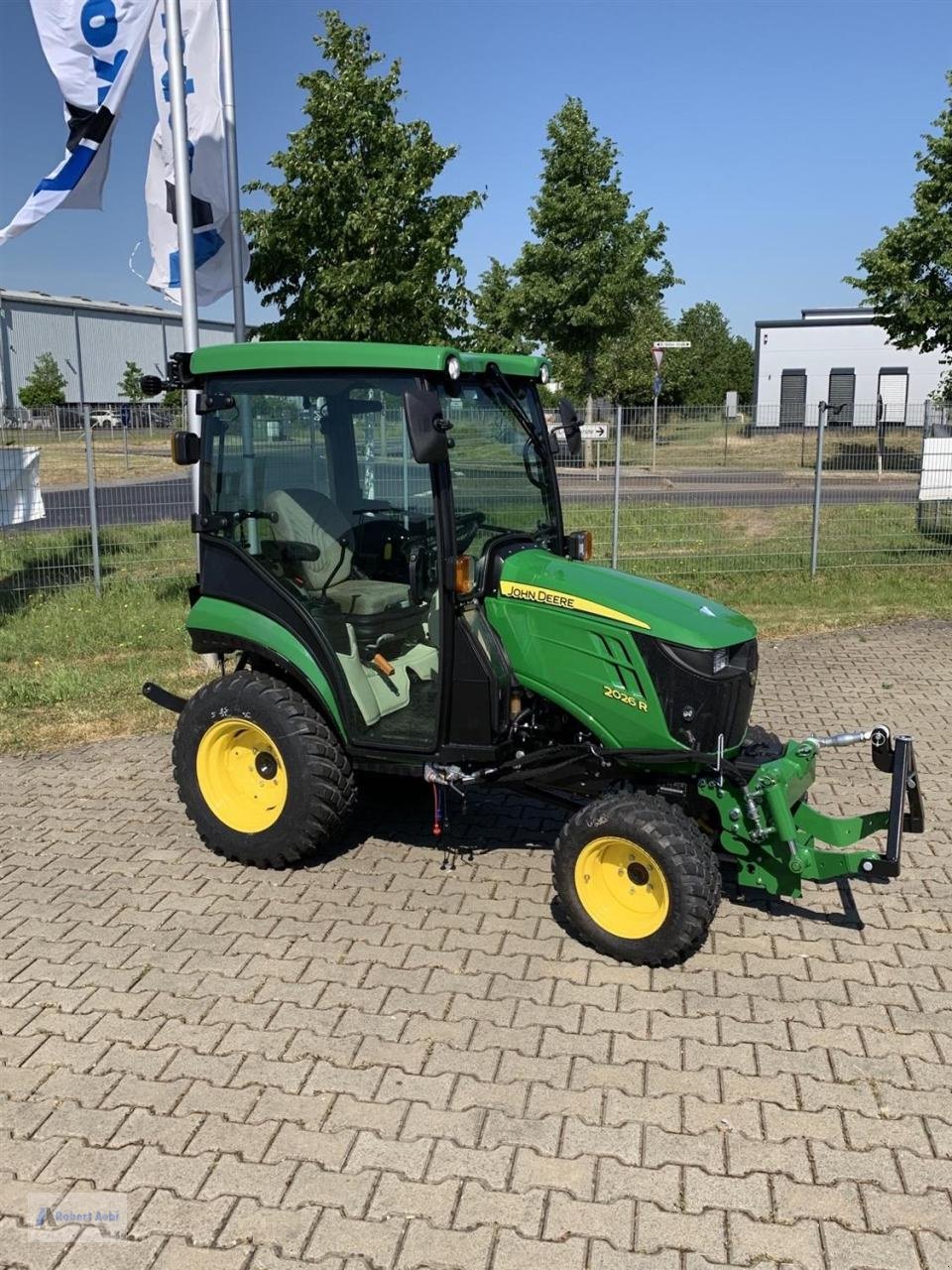 Kommunaltraktor of the type John Deere 2026R, Neumaschine in Wittlich (Picture 1)