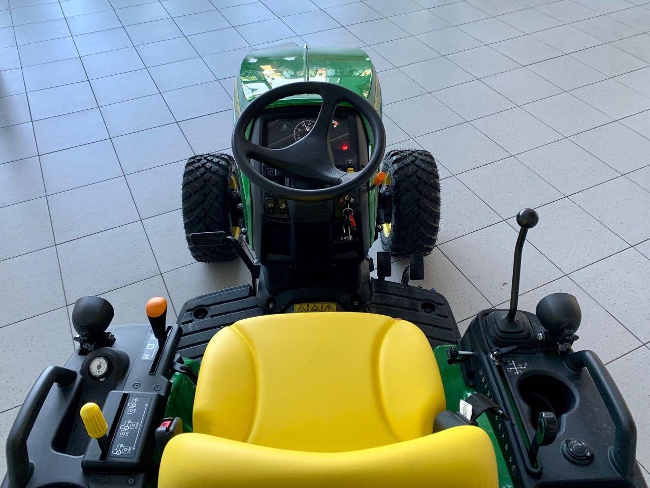 Kommunaltraktor typu John Deere 2026R, Neumaschine v Beckum (Obrázek 3)