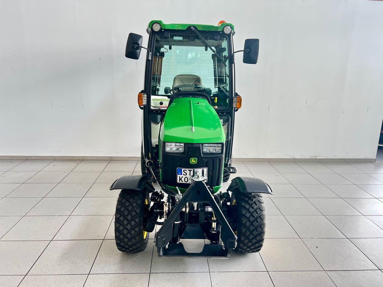 Kommunaltraktor des Typs John Deere 2026R, Gebrauchtmaschine in Beckum (Bild 3)