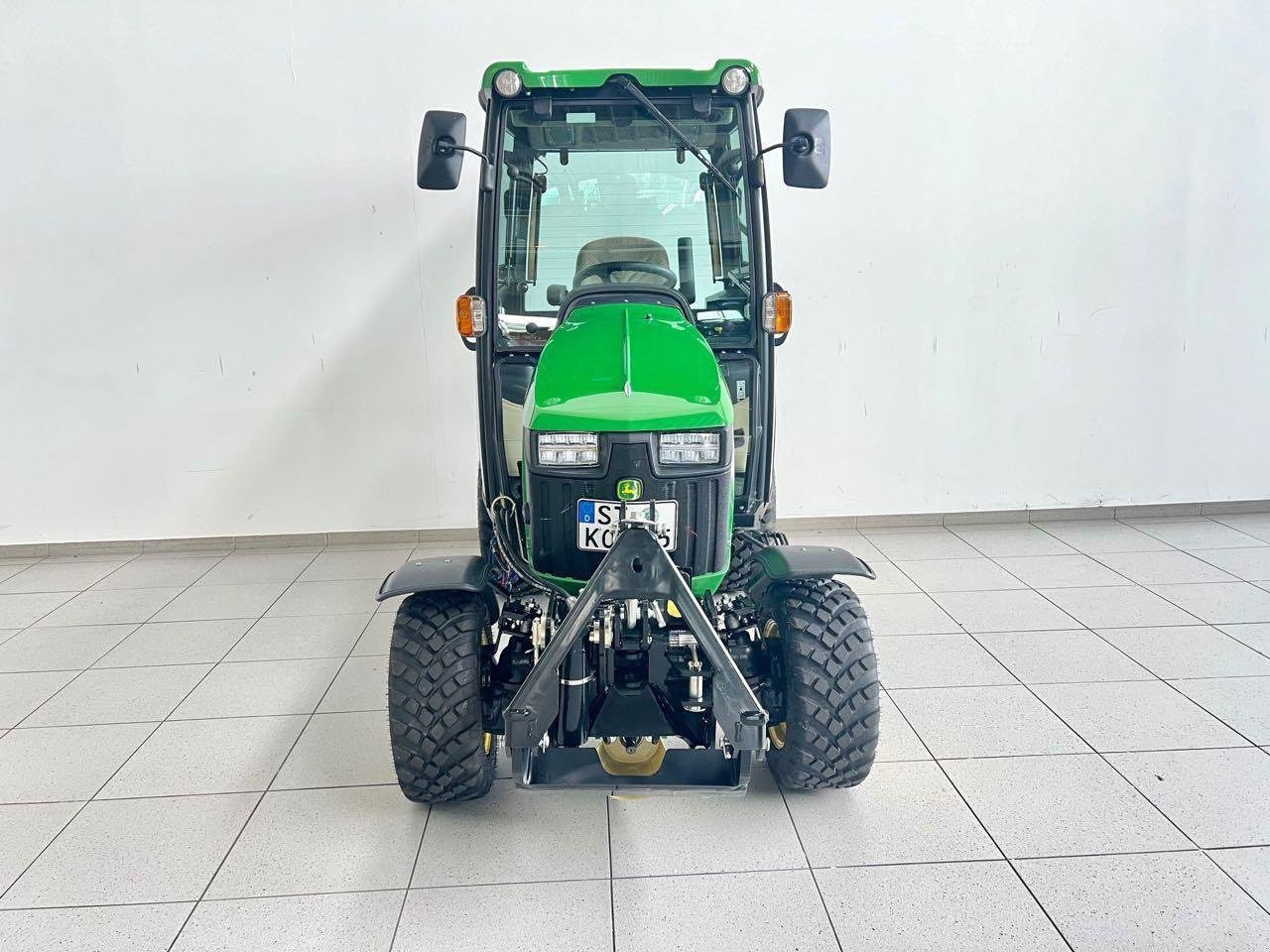 Kommunaltraktor des Typs John Deere 2026R, Gebrauchtmaschine in Beckum (Bild 2)