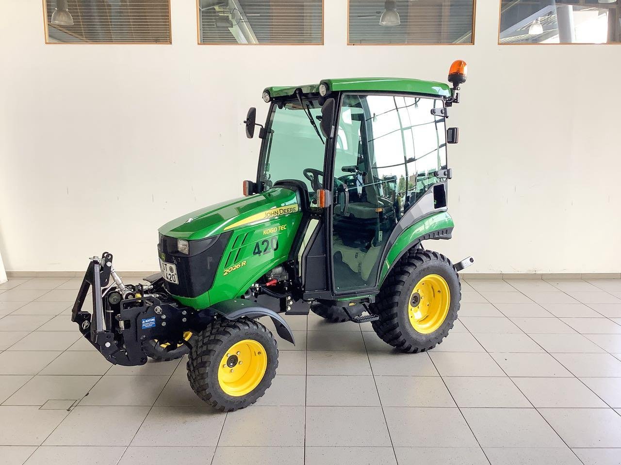 Kommunaltraktor des Typs John Deere 2026R, Mietmaschine in Beckum (Bild 2)