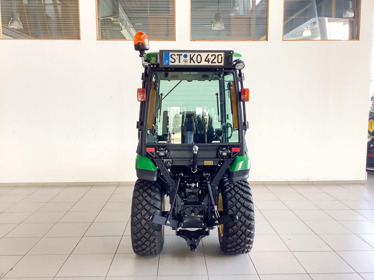 Kommunaltraktor des Typs John Deere 2026R, Mietmaschine in Beckum (Bild 5)