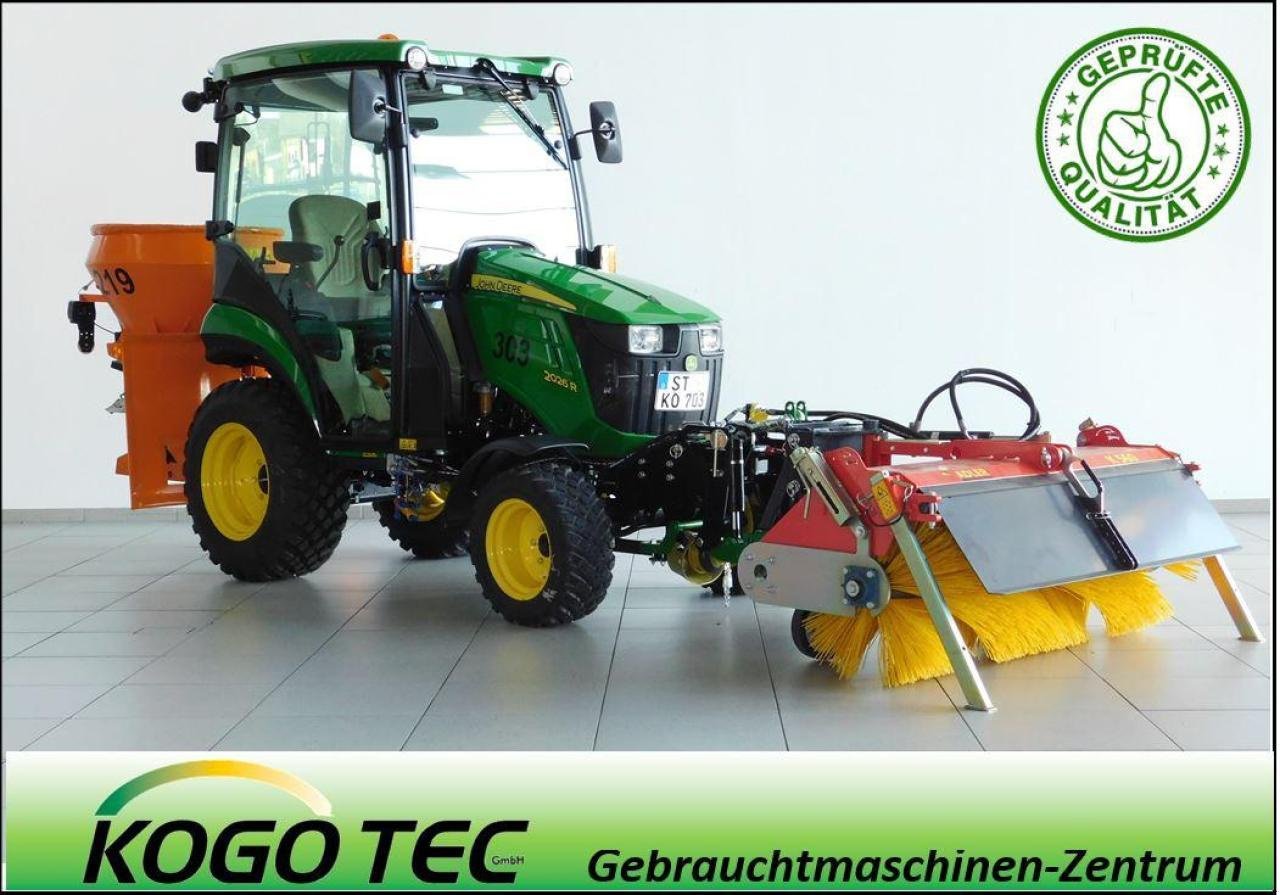 Kommunaltraktor des Typs John Deere 2026R, Gebrauchtmaschine in Beckum (Bild 1)