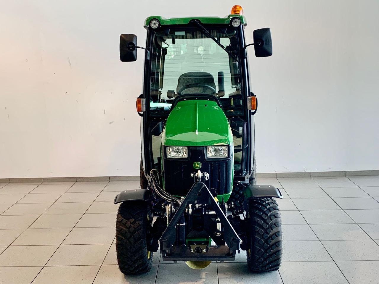 Kommunaltraktor des Typs John Deere 2026R, Gebrauchtmaschine in Neubeckum (Bild 3)