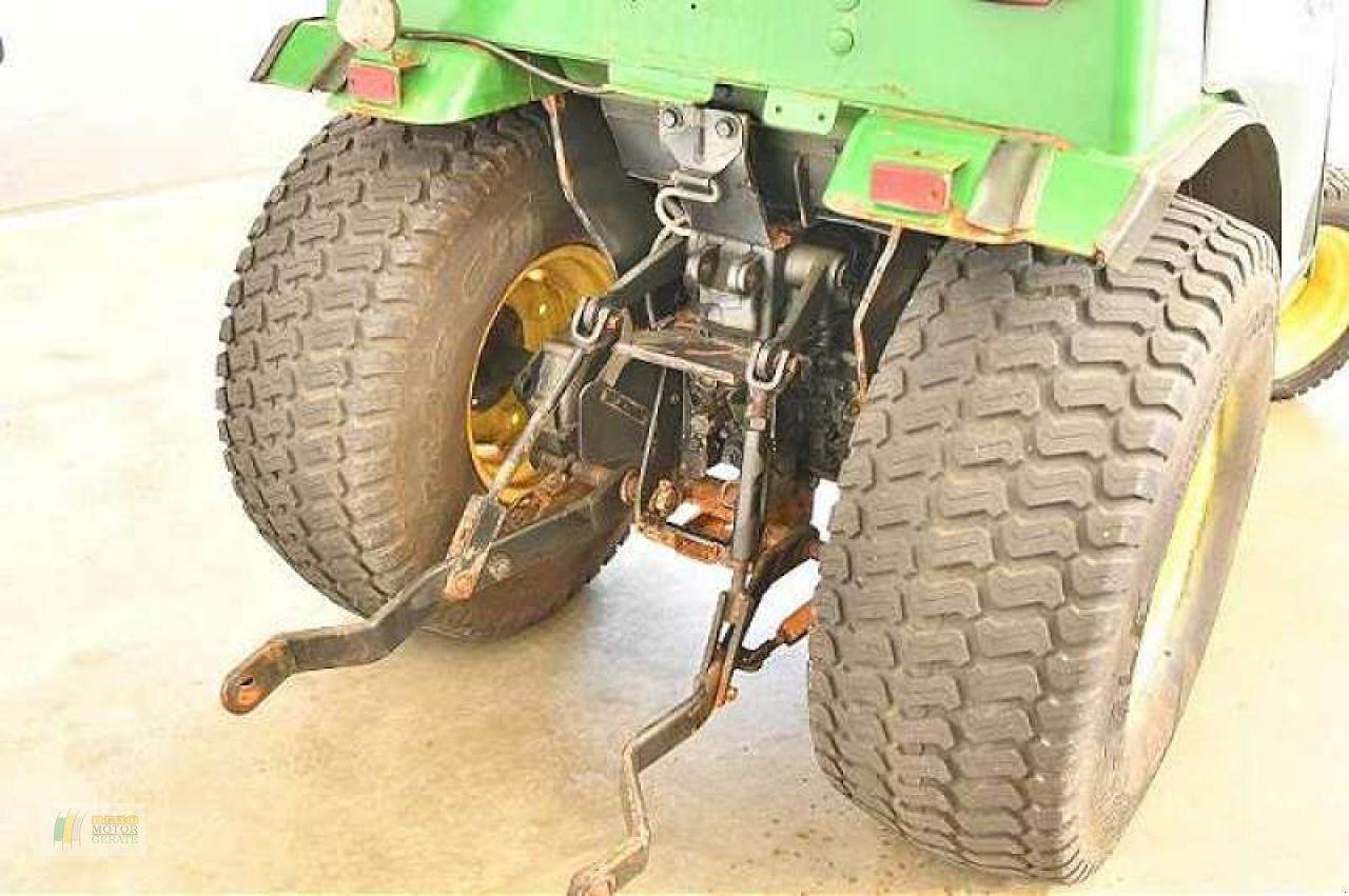 Kommunaltraktor типа John Deere 2027R KOMPAKTTRAKTOR, Gebrauchtmaschine в Bredstedt (Фотография 8)