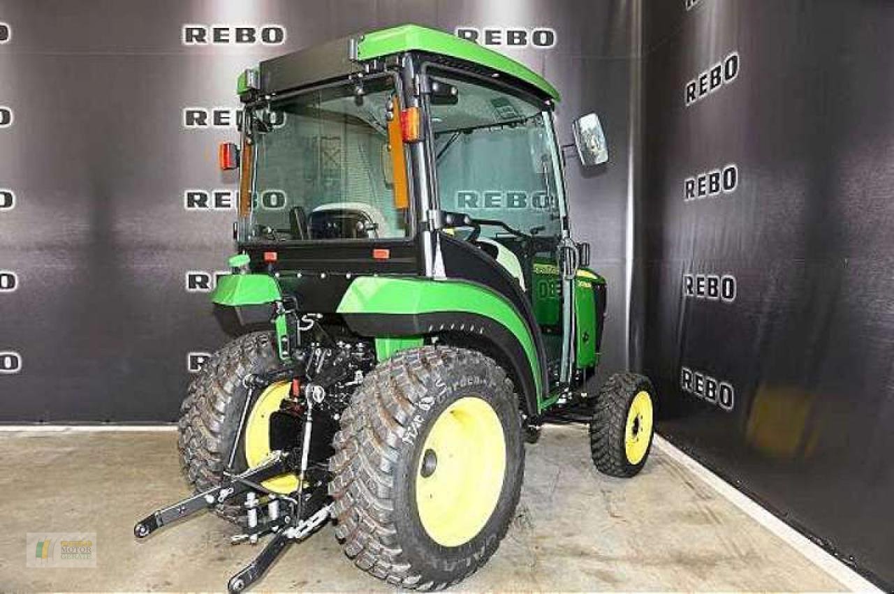 Kommunaltraktor του τύπου John Deere 2032R TRAKTOR, Neumaschine σε Albersdorf (Φωτογραφία 2)