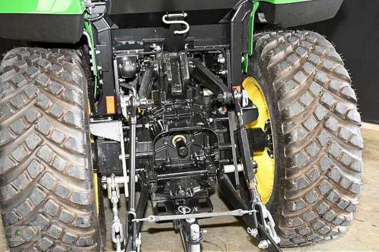 Kommunaltraktor от тип John Deere 2032R TRAKTOR, Neumaschine в Albersdorf (Снимка 4)