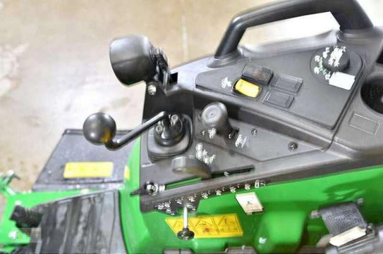 Kommunaltraktor typu John Deere 2032R TRAKTOR, Neumaschine w Bremervörde (Zdjęcie 3)