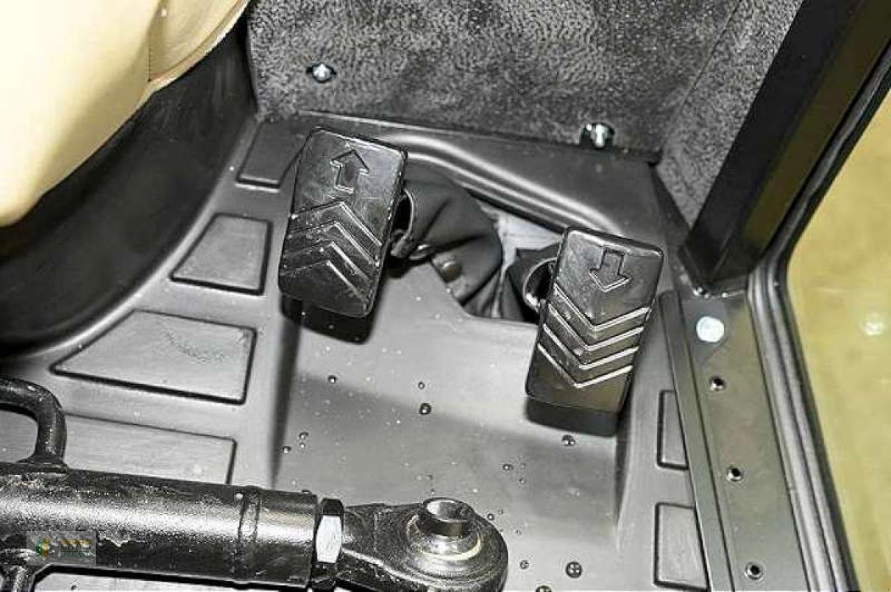 Kommunaltraktor des Typs John Deere 2032R TRAKTOR, Neumaschine in Bremervörde (Bild 10)