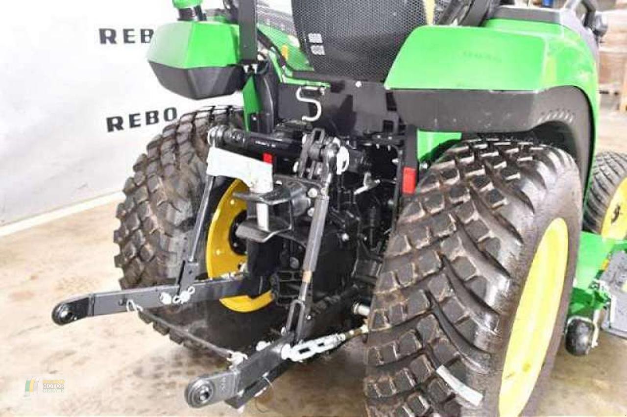 Kommunaltraktor of the type John Deere 2032R TRAKTOR, Neumaschine in Cloppenburg (Picture 2)