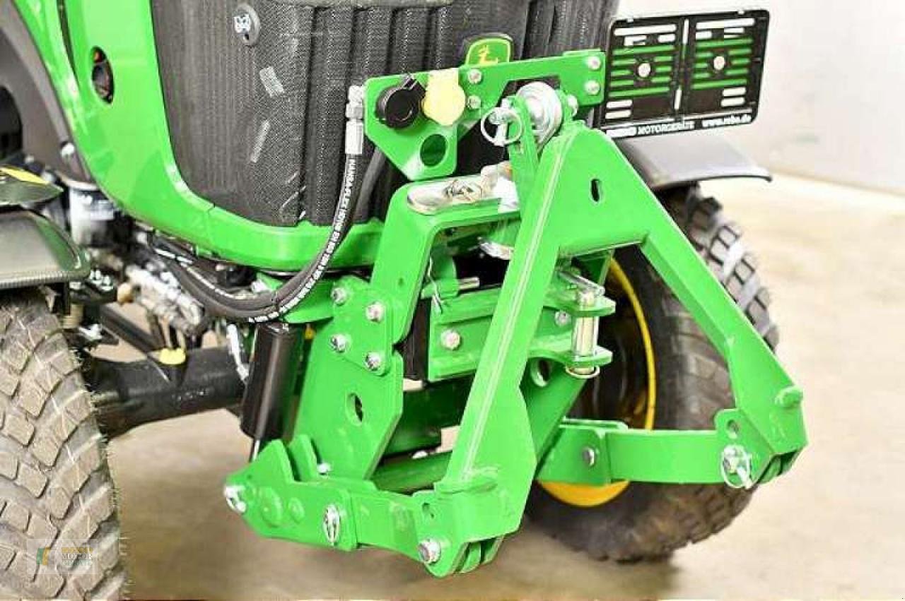 Kommunaltraktor типа John Deere 2032R TRAKTOR, Neumaschine в Albersdorf (Фотография 2)