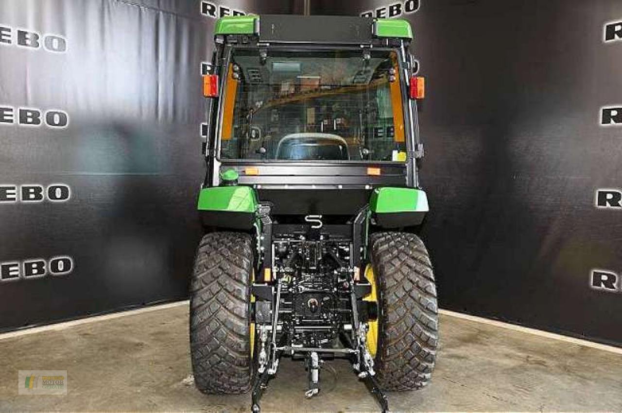 Kommunaltraktor типа John Deere 2032R TRAKTOR, Neumaschine в Albersdorf (Фотография 3)