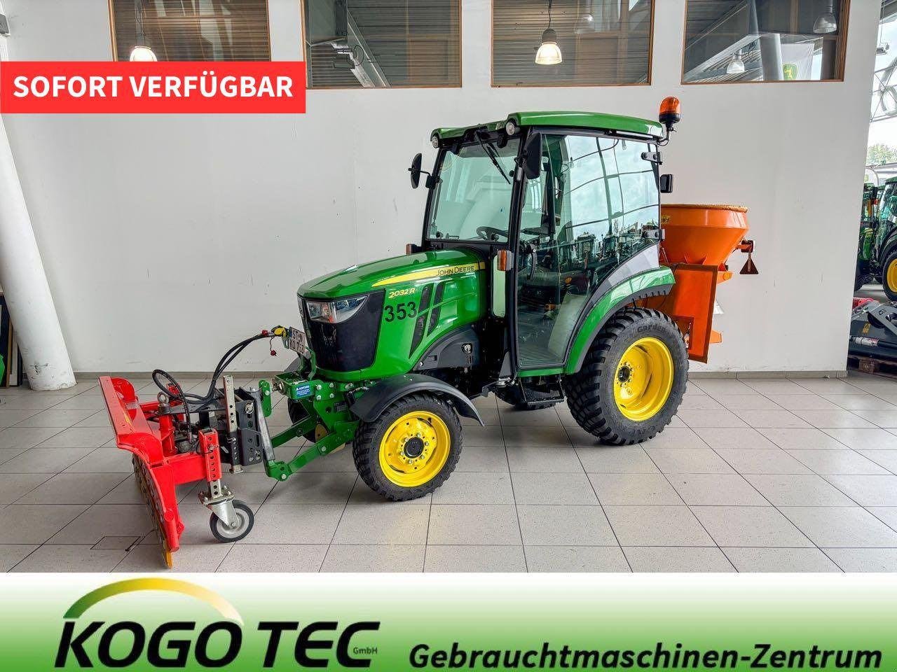 Kommunaltraktor des Typs John Deere 2032R Winterdienst, Mietmaschine in Beckum (Bild 1)
