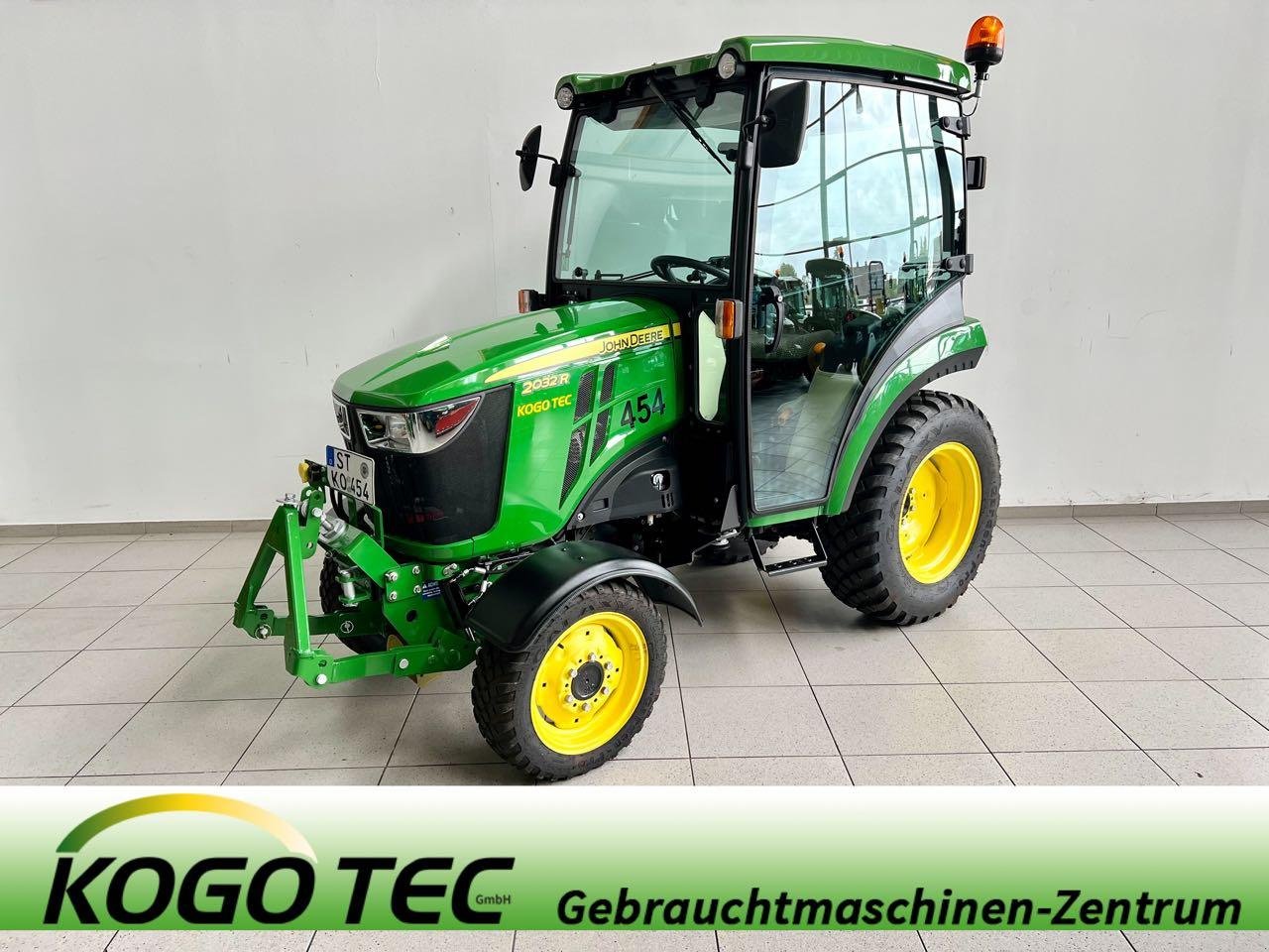 Kommunaltraktor typu John Deere 2032R, Mietmaschine v Beckum (Obrázek 1)