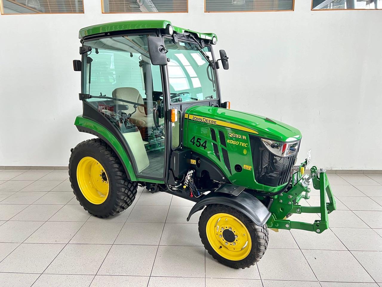 Kommunaltraktor typu John Deere 2032R, Mietmaschine v Beckum (Obrázek 2)