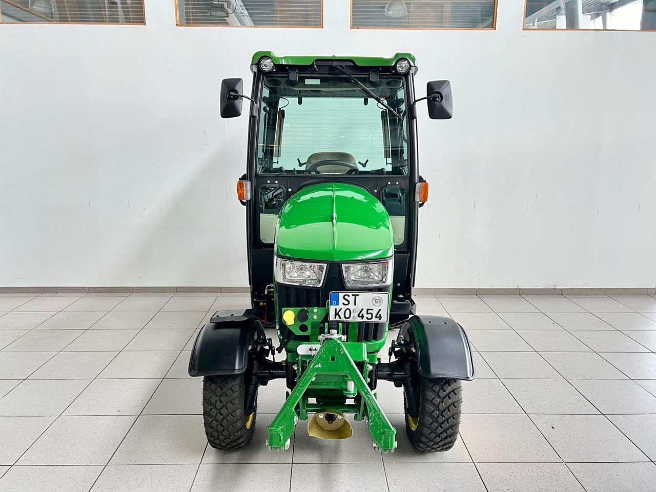 Kommunaltraktor typu John Deere 2032R, Mietmaschine v Beckum (Obrázek 3)