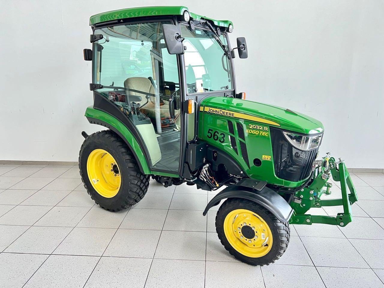Kommunaltraktor typu John Deere 2032R, Mietmaschine v Beckum (Obrázek 3)