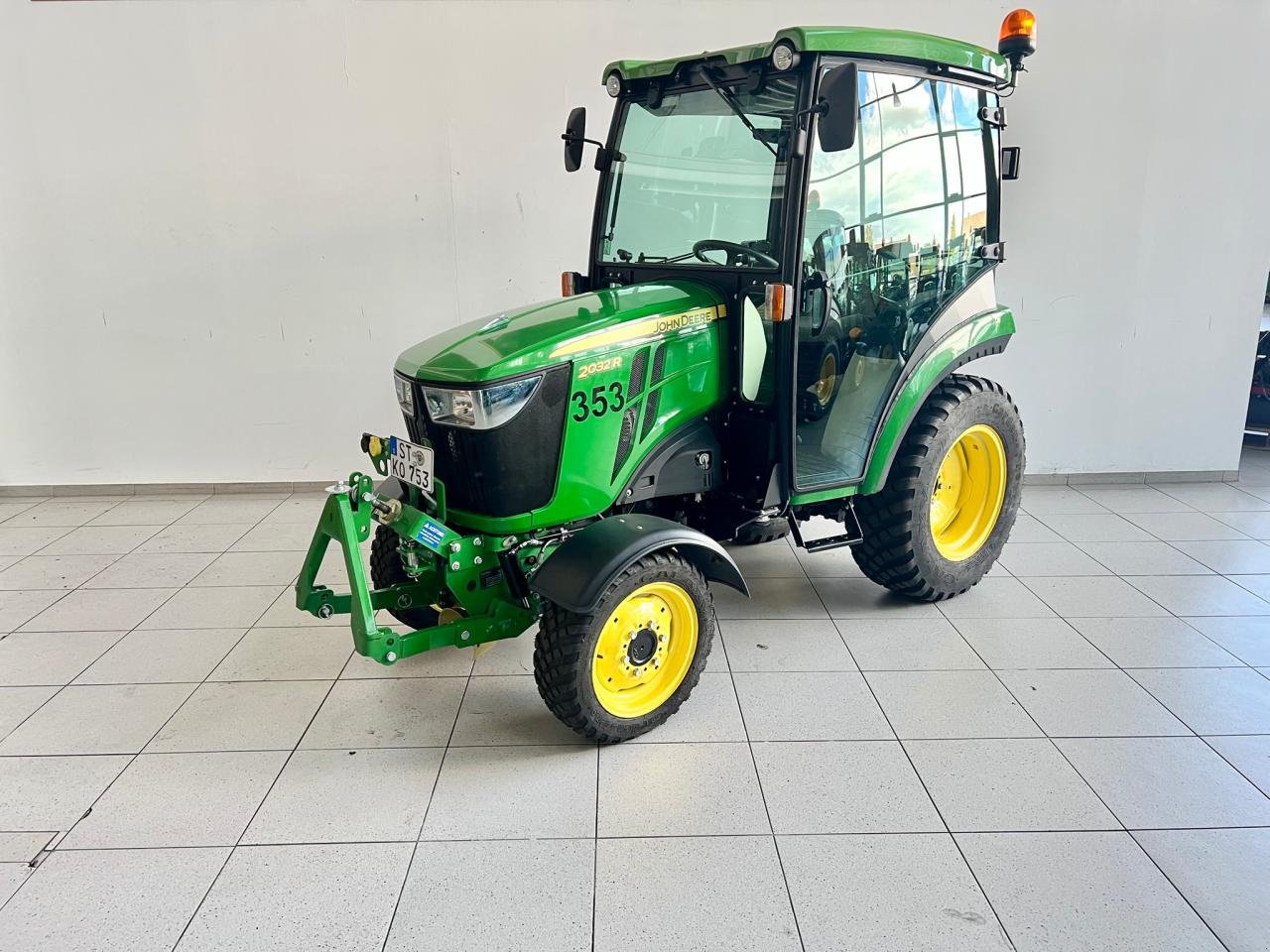 Kommunaltraktor typu John Deere 2032R, Mietmaschine v Beckum (Obrázek 2)